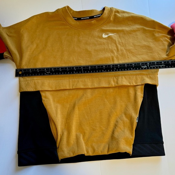 Nike Women's Dri Fit Therma Sphere Running top small - Picture 8 of 11